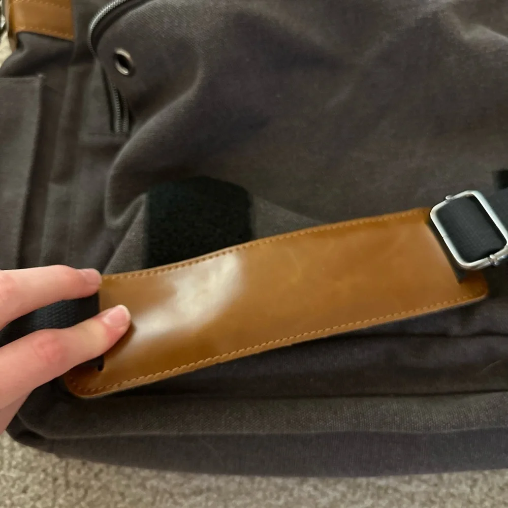 Esta Rer Laptop Satchel